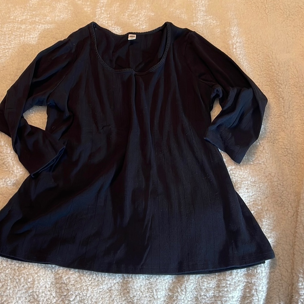 💰🚨CLEARANCE 🚨💰 
Old Navy black striped shirt. 3X. T112